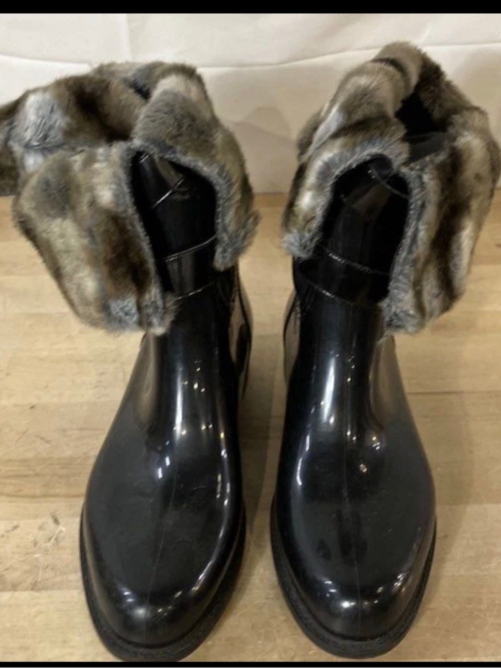 Stuart Weitzman Faux Fur Trimmed Black Waterproof Rain Boots Sz 39